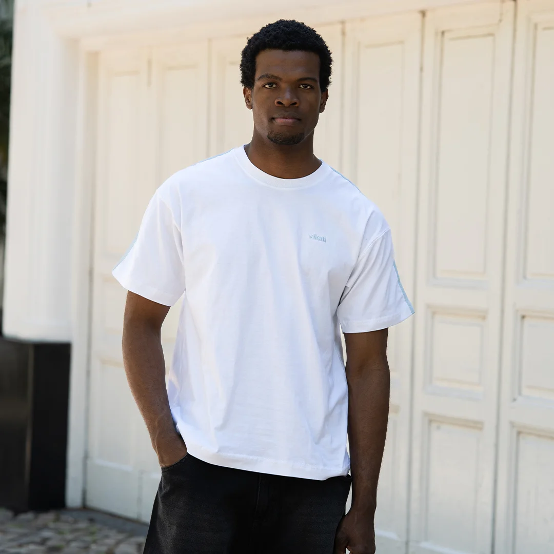 Remera Lines Blanca y Celeste